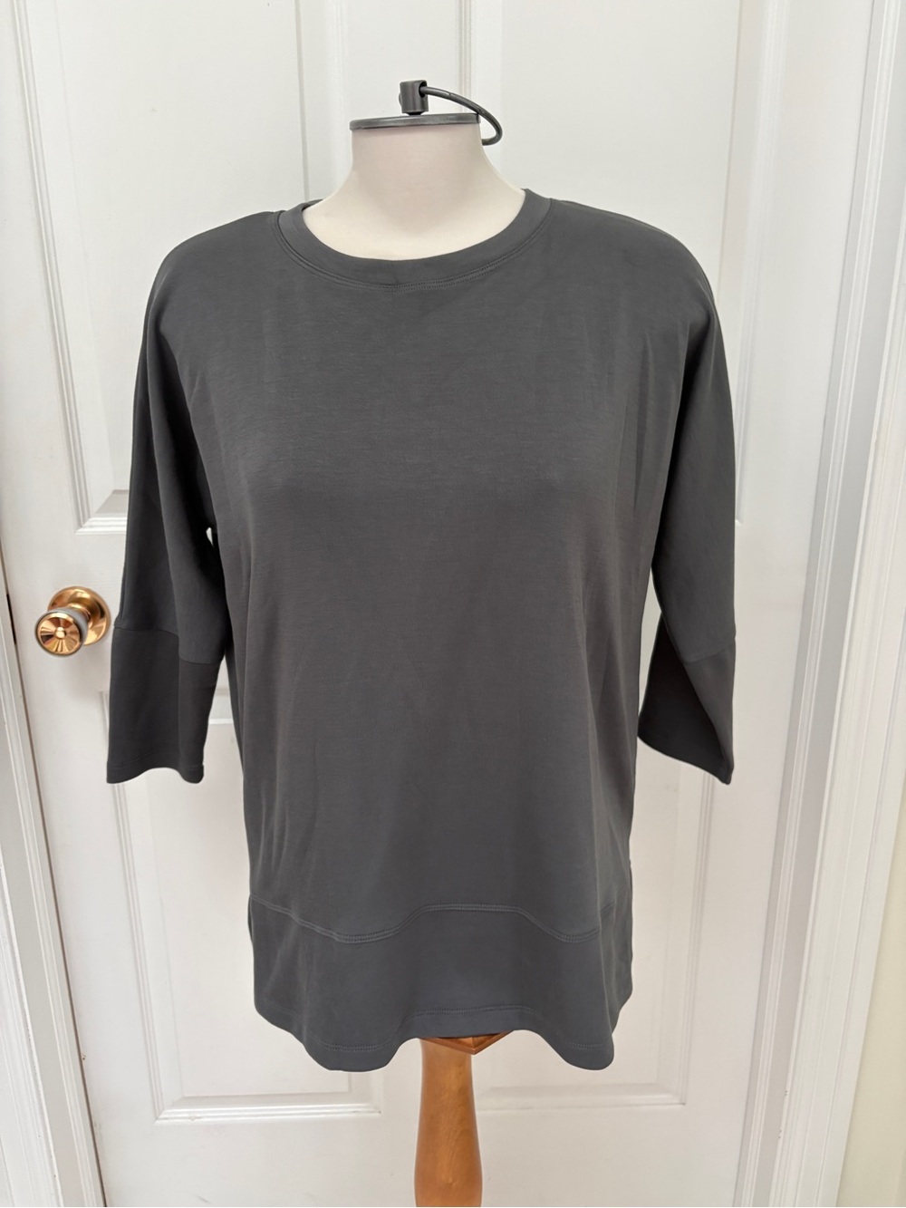 Relaxed Crewneck Women's Top in Charcoal Gray